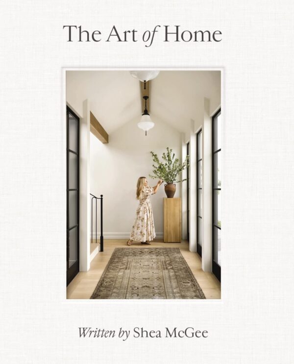 Couverture du livre "The Art of Home" montrant des idées de design intérieur pour créer un espace moderne et accueillant.